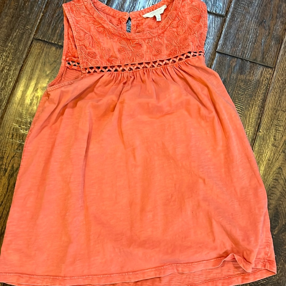 Lucky sleeveless shirt small
